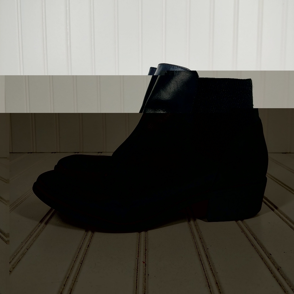 Seychelles Black Leather Ankle Boots B203